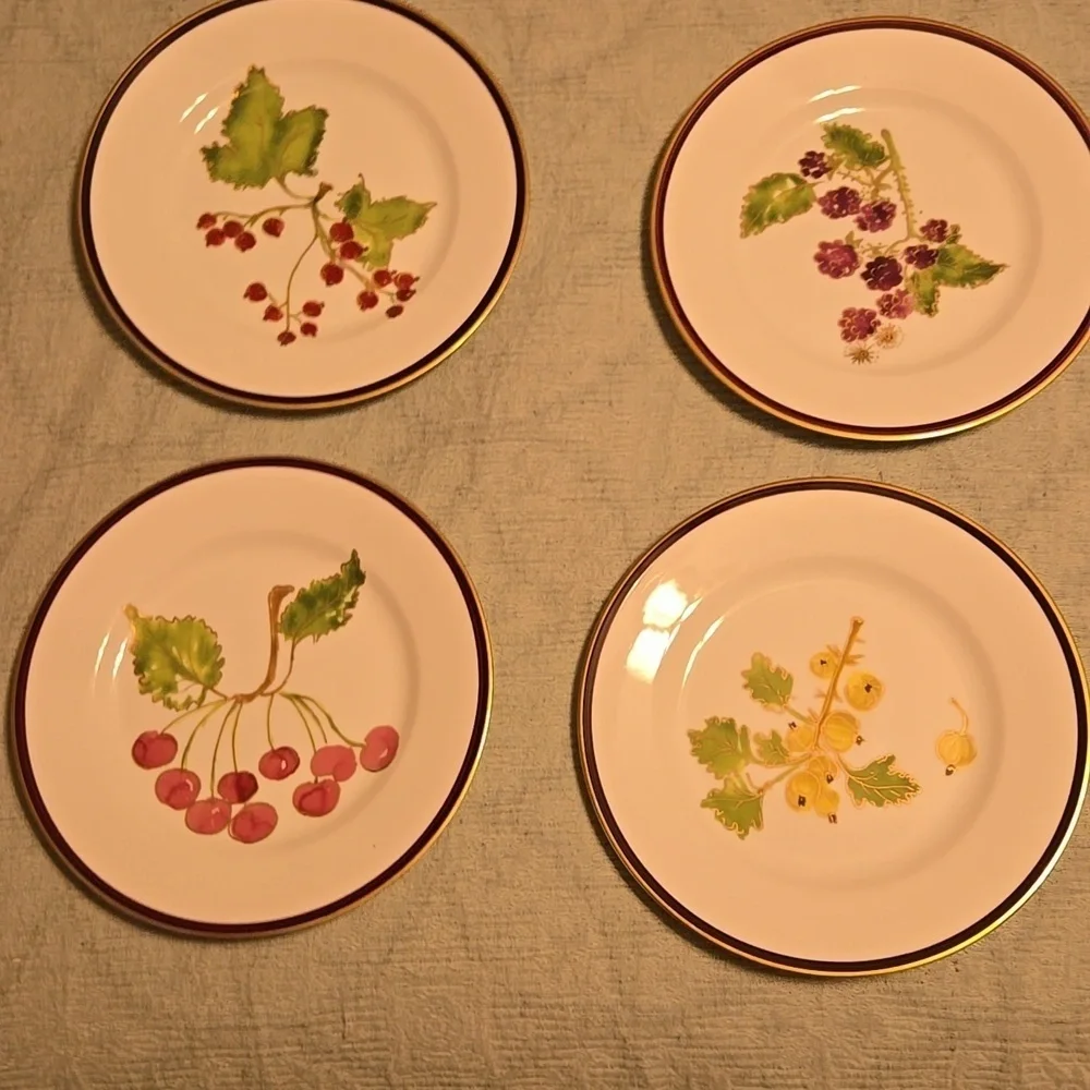 Crate&Barrel Berry Themed Plates Set of 4 8 inches